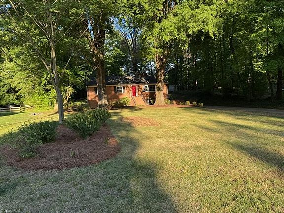 4th image of 1114 Rustic Rd
