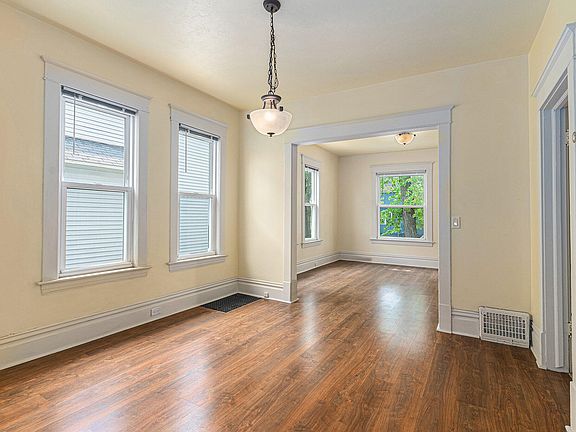 2nd image of 59 E 18th St