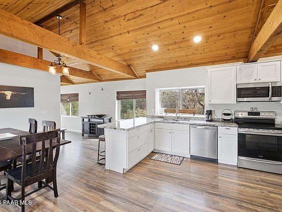5th image of 864 W Pine Knoll Dr