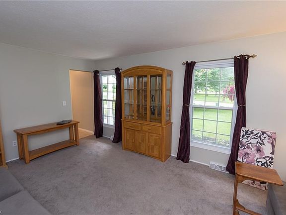 4th image of 33550 Coachman Ln