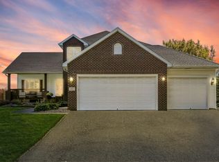 805 Henslow Ave N, Oakdale, MN 55128