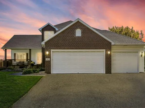 805 Henslow Ave N, Oakdale, MN 55128