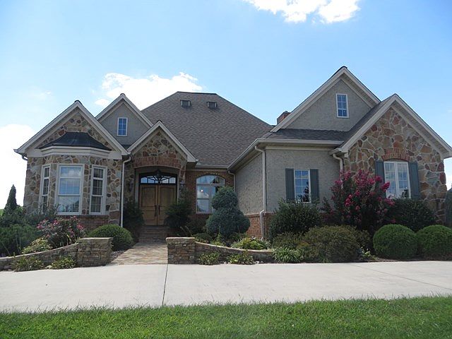 1st image of 16395 Ayres Ln