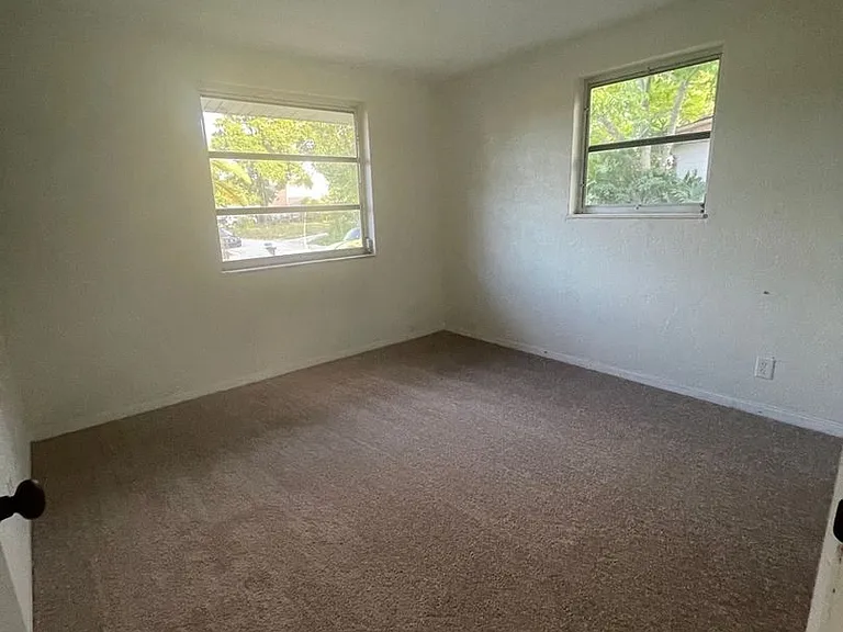 1464 Richmond Ave — Photo 9