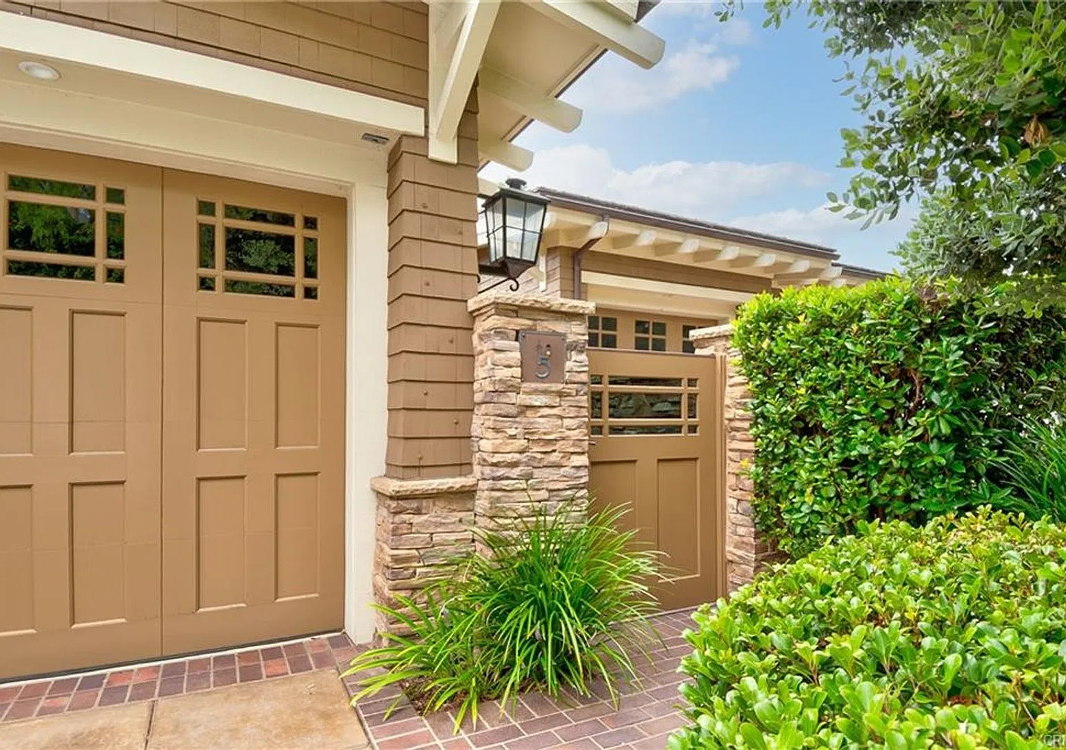 Charming Coastal Retreat in the Heart of Laguna Beach — Photo 3