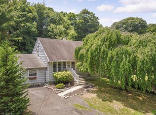 112 Pawnee Ave, Oakland, NJ 07436