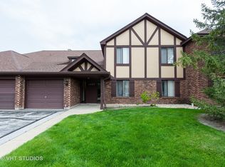1705 Lakecliffe Dr APT B, Wheaton, IL 60189
