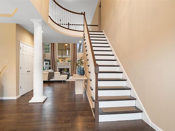 3rd image of 2131 Dartmouth Gate Ct
