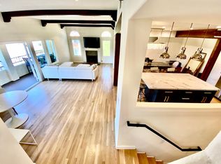 8307 Grand View Dr, Los Angeles, CA 90046