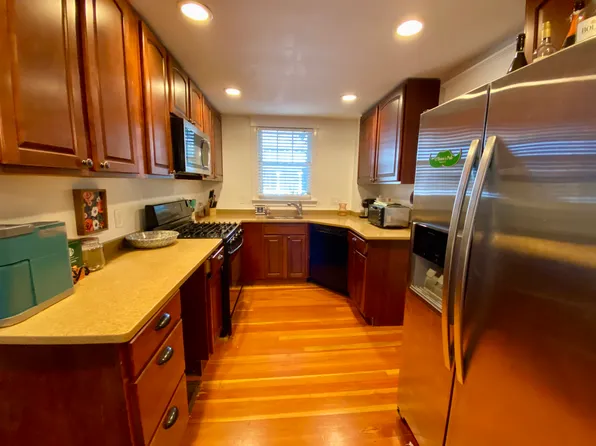 54 Dixon St #Aa, Newport, RI 02840