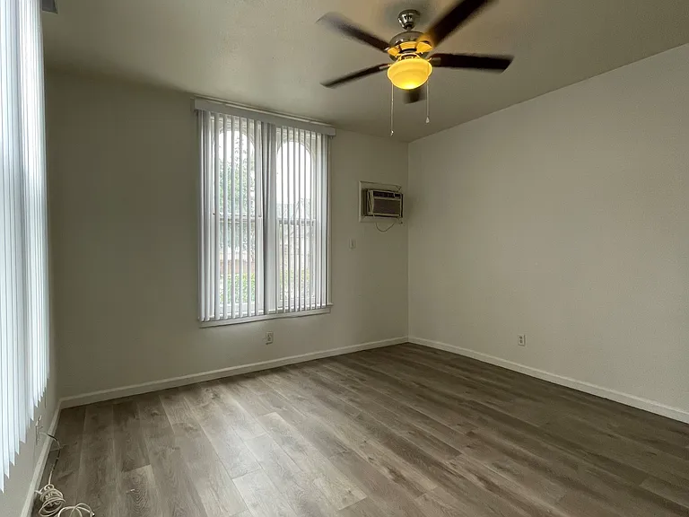 138 W Tulare Ave — Photo 7