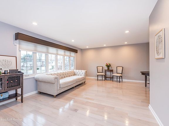 3rd image of 252 Ellen Pl