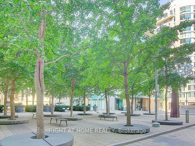 21 Scollard St #412 — Photo 15