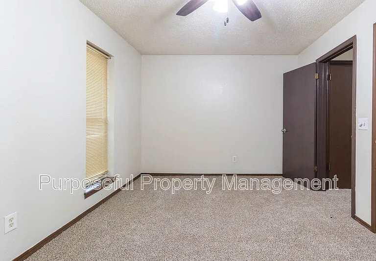 9317 NE Sherwell Dr — Photo 21