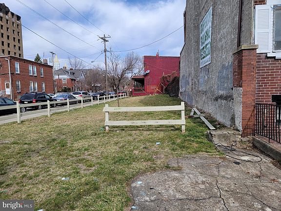 4th image of 1323 W Erie Ave