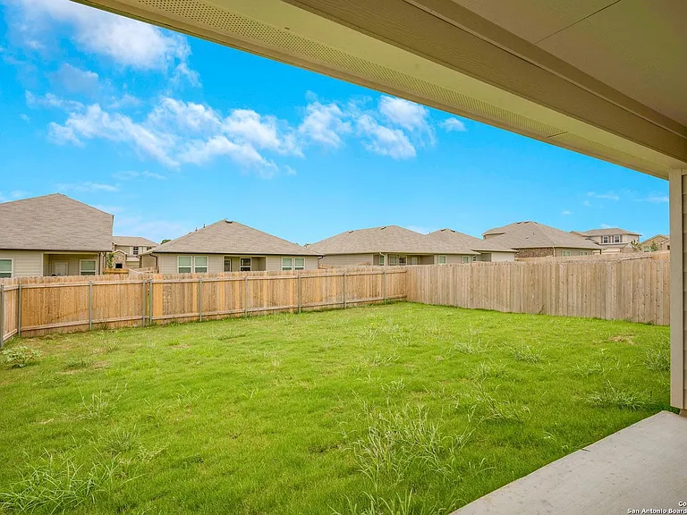728 Armadillo Dr — Photo 25