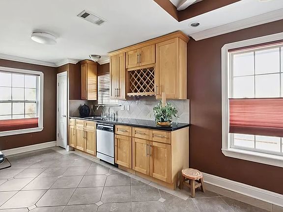 4th image of 8450 Curran Blvd