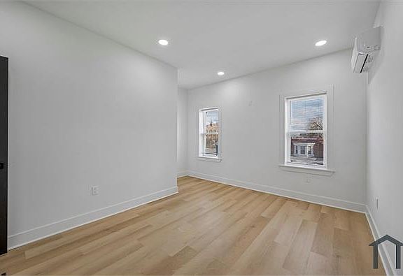 3rd image of 1911 W Hunting Park Ave #B