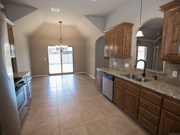 5th image of 7610 E 83rd Pl N