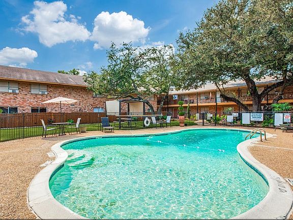 Sparkling pool and refreshing lounge area

Piscina espectacular y refrescante sala de estar