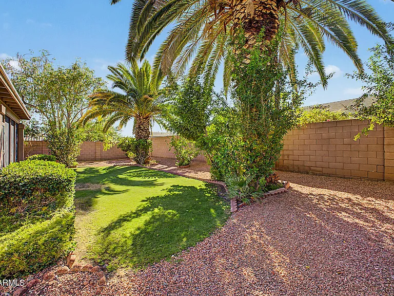 1722 E Samuel Dr — Photo 53