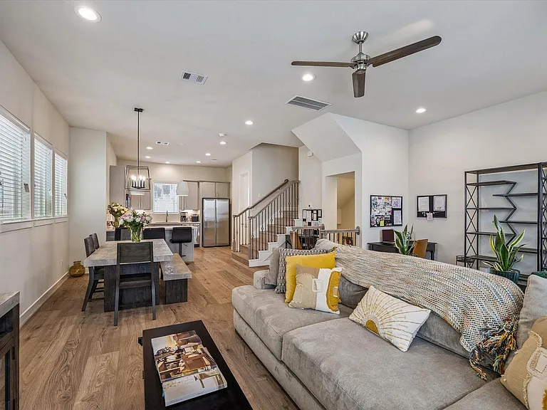 803 Sienna Palm Ln — Photo 9