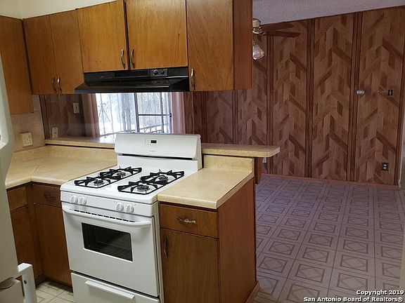 3rd image of 723 Marquis Ln