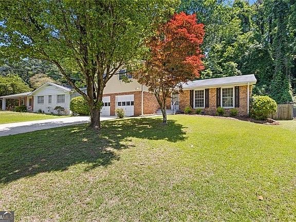 3rd image of 2461 Woodside Way