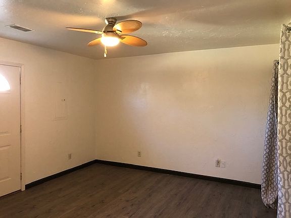 4th image of 905 E Drummond Ave