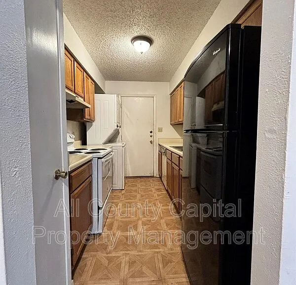 249 Craddock Ave #D — Photo 4