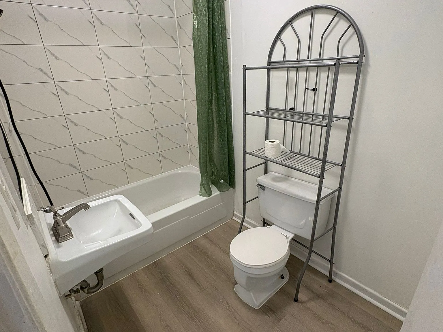 Studio, $999 — Photo 2