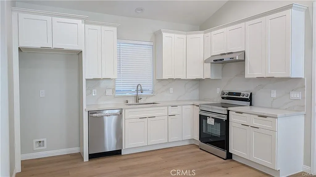 3 bed, 1000 sqft, $2,950 — Photo 2