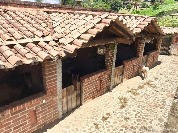 4th image of Sierra Linda Medellin Colombia
