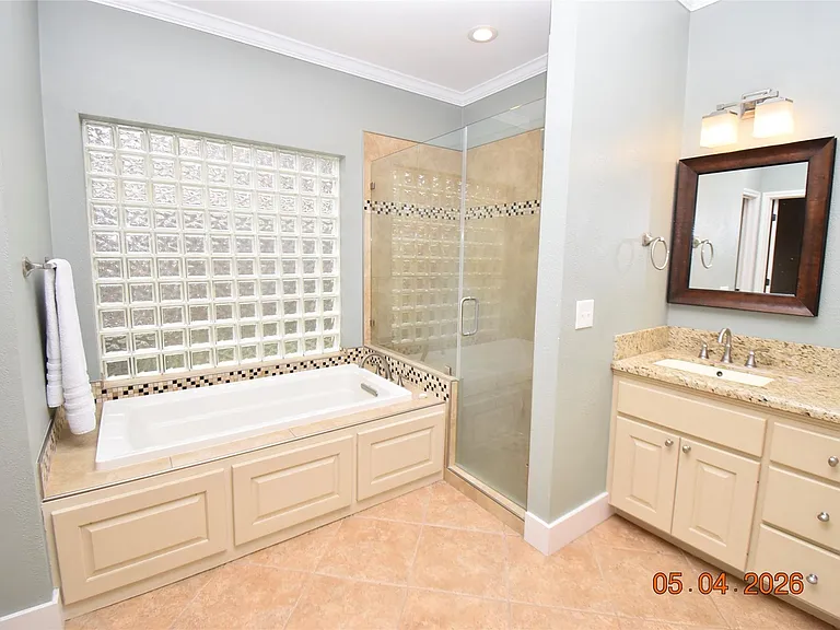 421 Creekside Dr — Photo 14