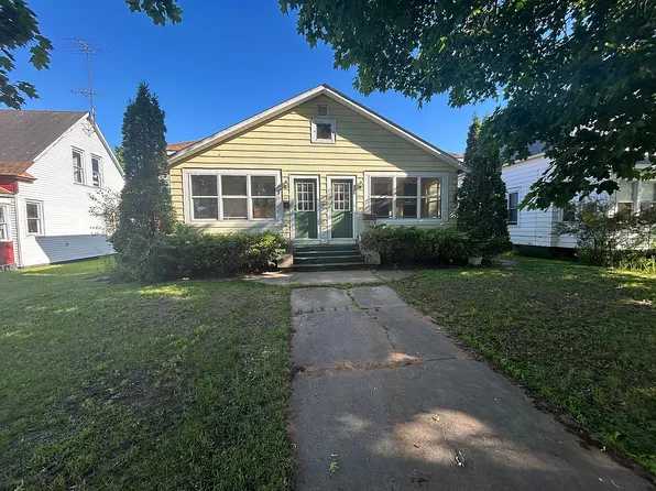 1221 Wisconsin Ave, Gladstone, MI 49837