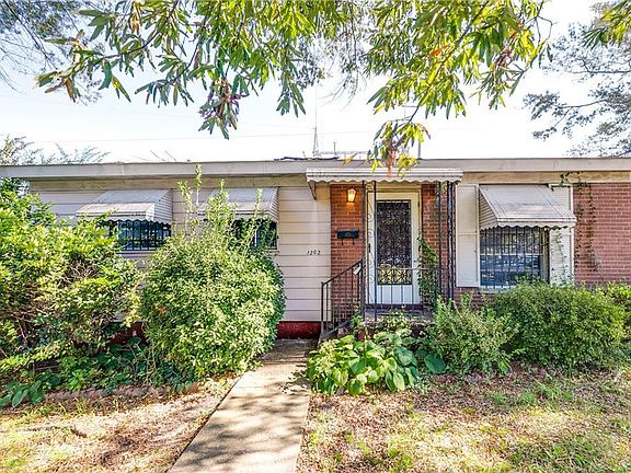 5th image of 1202 Moore St #1202
