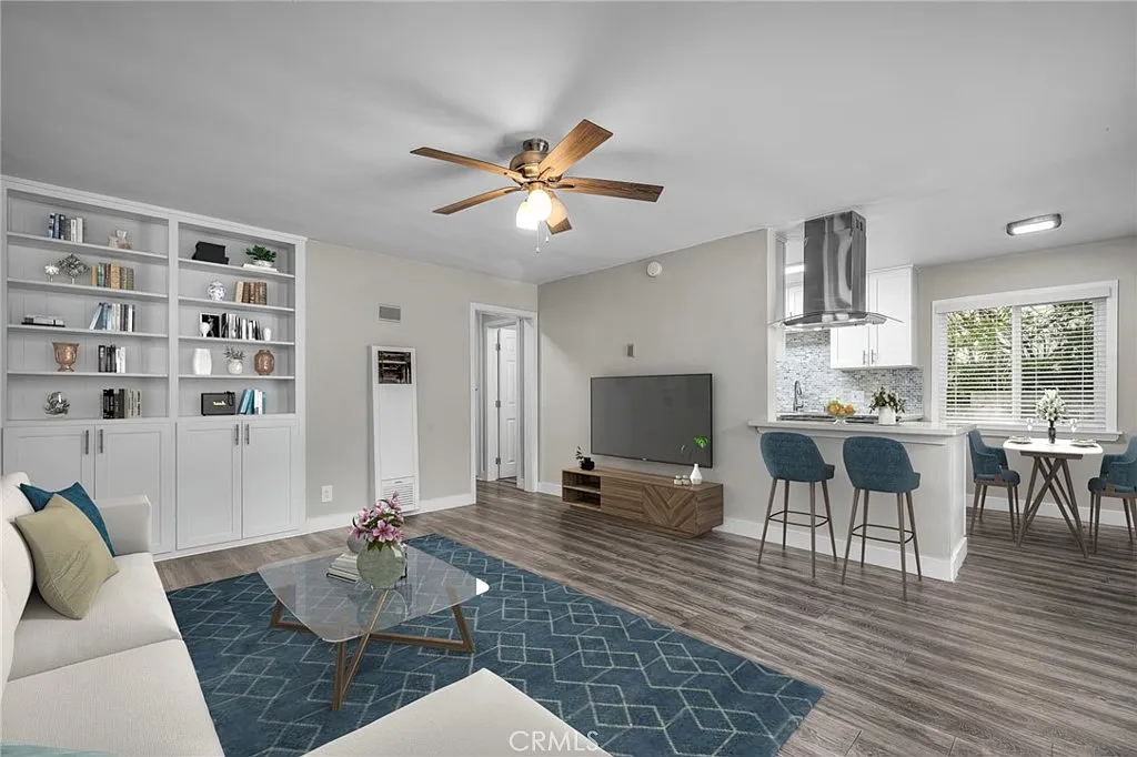 2 bed, 950 sqft, $3,100 — Photo 1