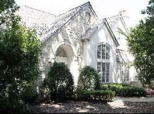 2 Sylvan Glen Ct, Burr Ridge, IL 60527