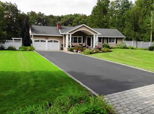 155 Seaman Neck Rd, Dix Hills, NY 11746