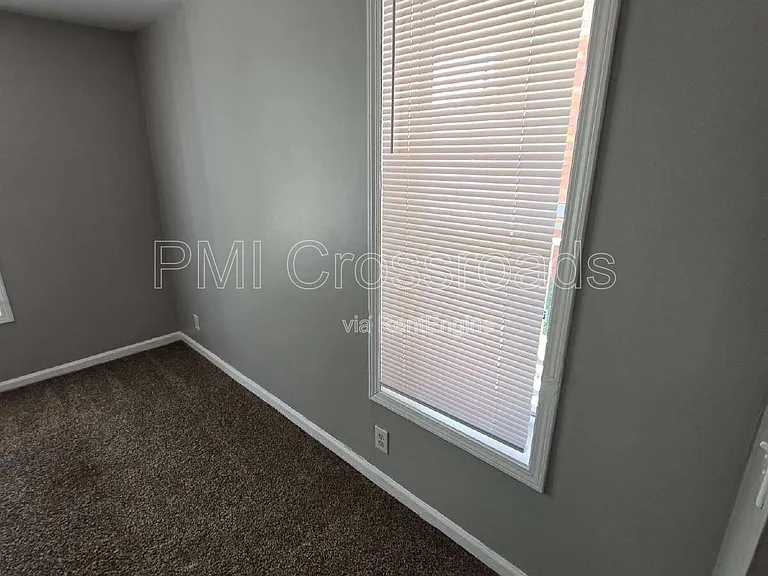 153 S Cypress Ave — Photo 28