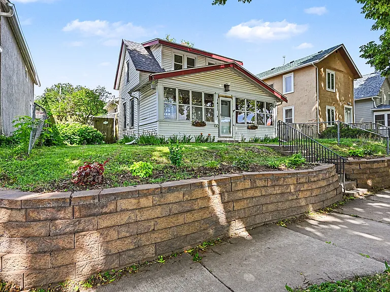 1411 Knox Ave N — Photo 26