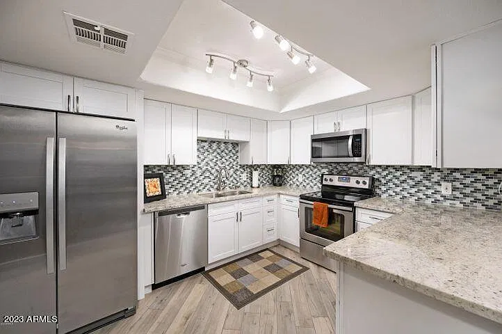 3 bed, 2.0 bath, 1497 sqft, $3,795 — Photo 2