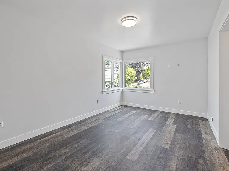 420 Merritt Ave #C — Photo 3