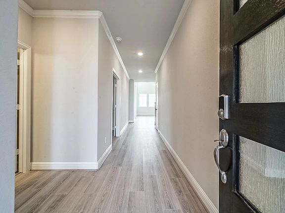 Homesite 7151 entryway