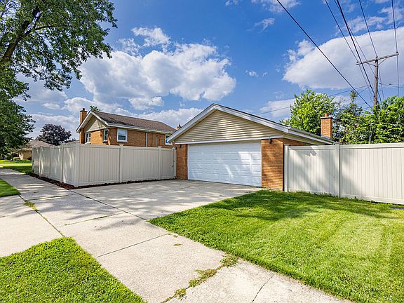 4th image of 4445 Arthur Ave