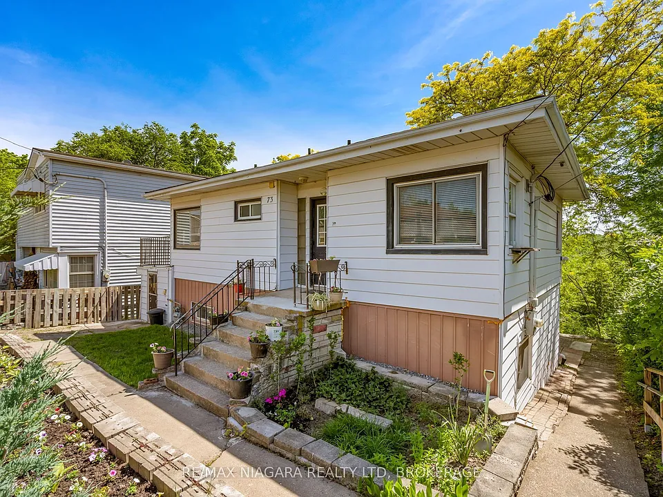 73 Hillview Rd #UPPER