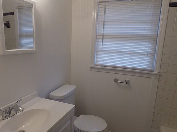3rd image of 115 Colonial Dr