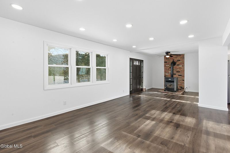 3rd image of 86 Cedar Grove Road