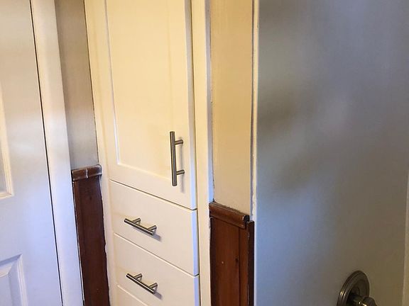 4th image of 813 Barbour Ave