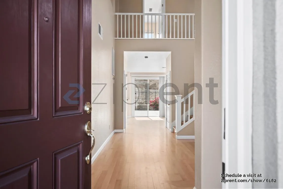 3 bed, 2.5 bath, 2197 sqft, $4,900 — Photo 3
